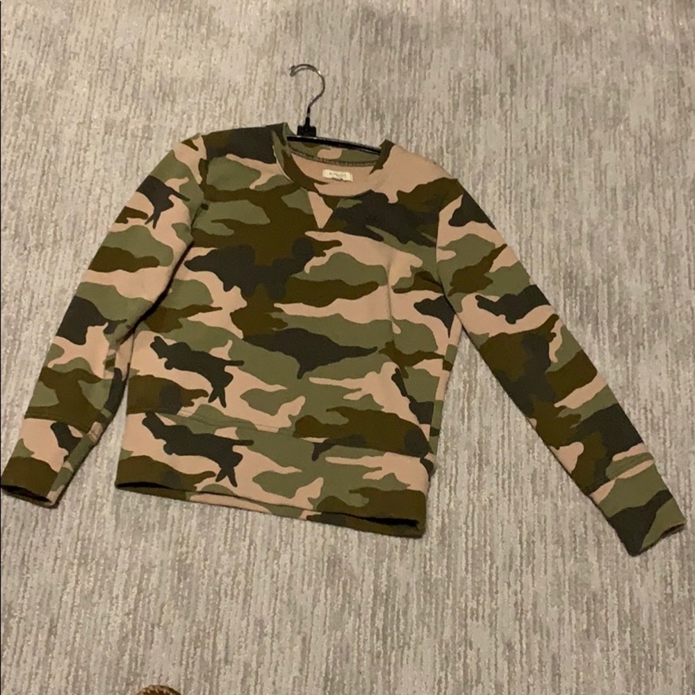 Like NEW madewell Camo sweatshirt. XS NO stains